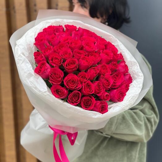 51 Роза красная в белой упаковке