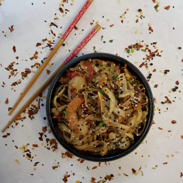 Вок с курицей и креветками