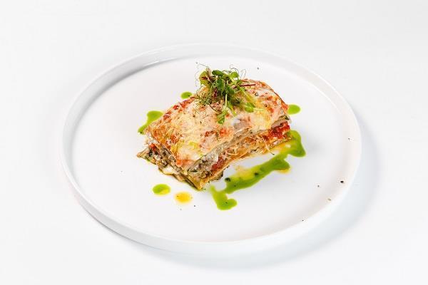 Лазанья с томатами и курицей