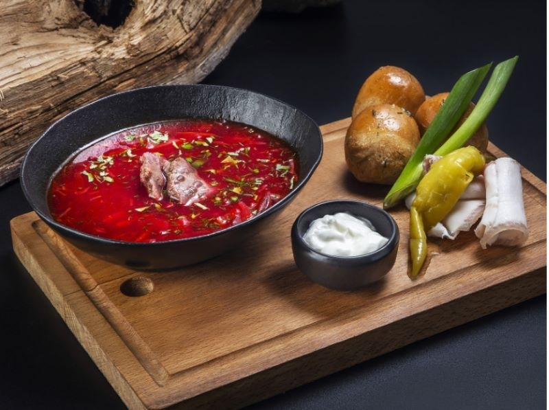 Борщ с брискетом и копченой сметаной