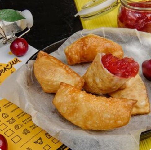 ЧебурекМИ с вишневым джемом