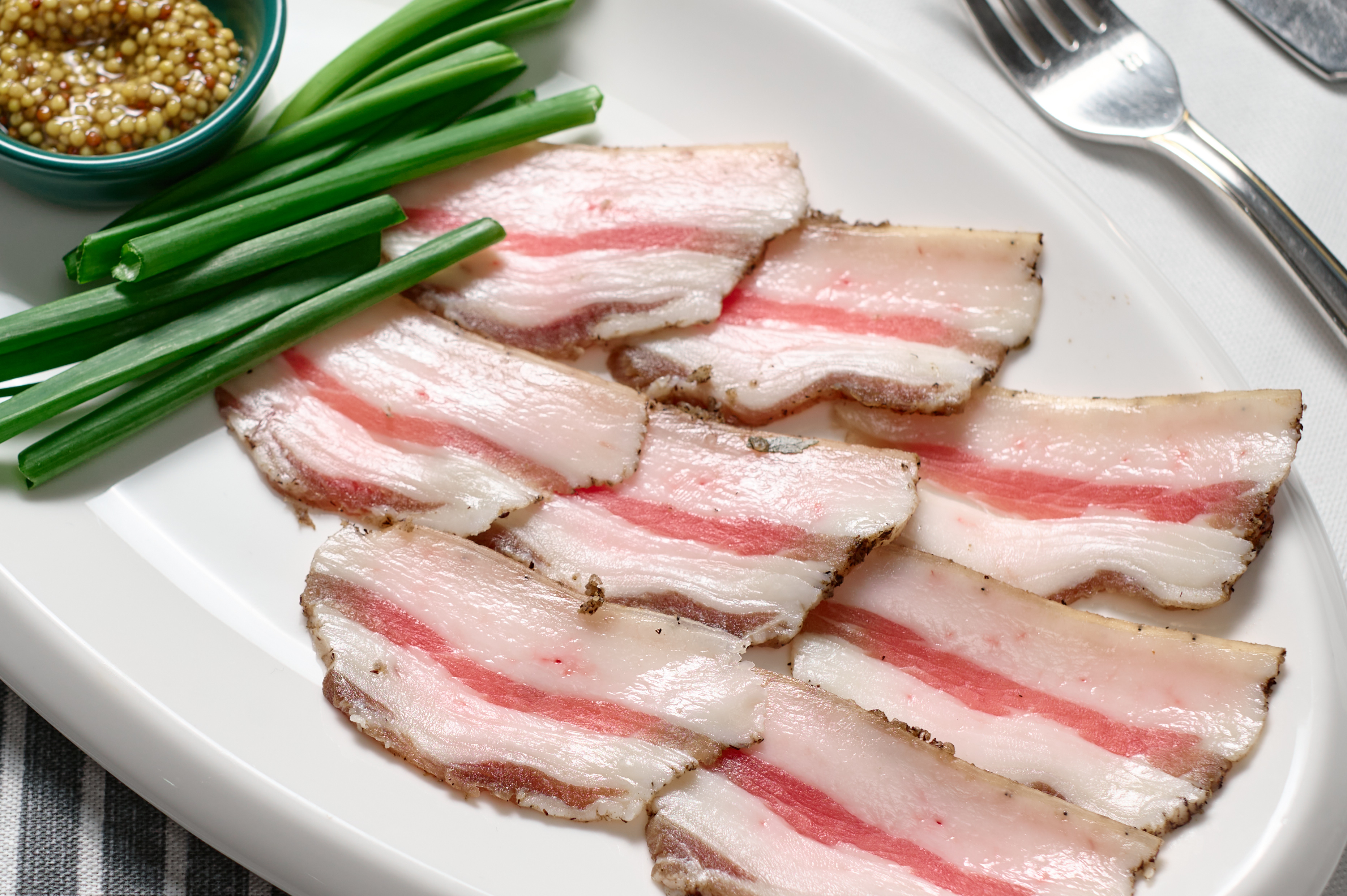 САЛО СОЛЕННОЕ