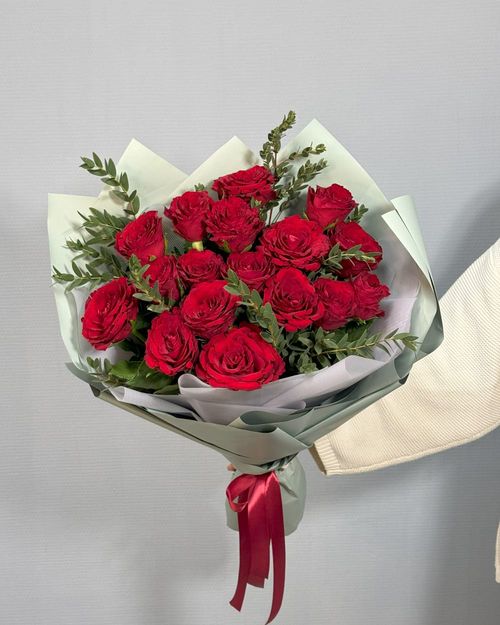 Букет из 17 красных роз