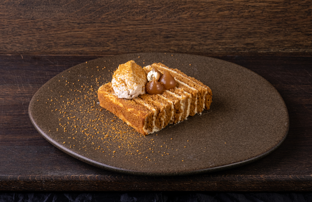 Медовик с каштановым медом