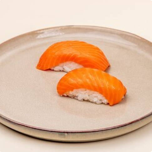 Суши с лососем
