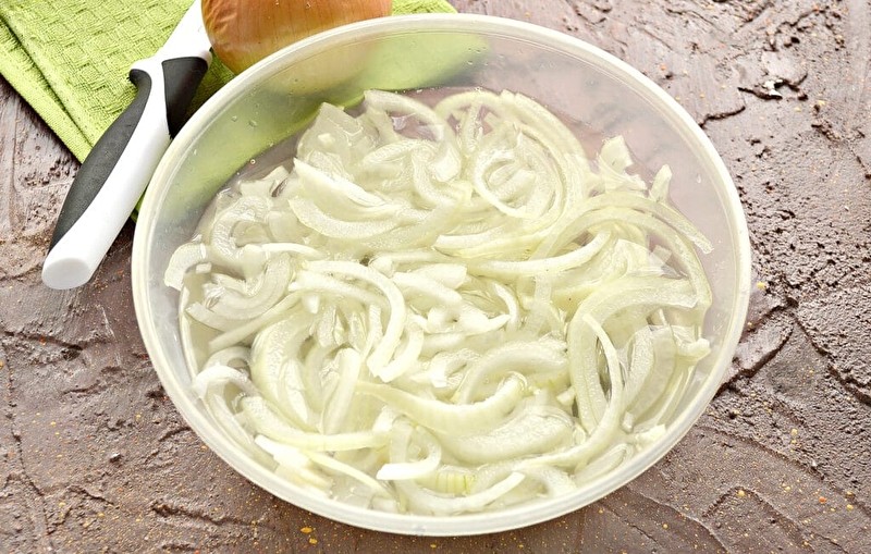 Лук маринованный