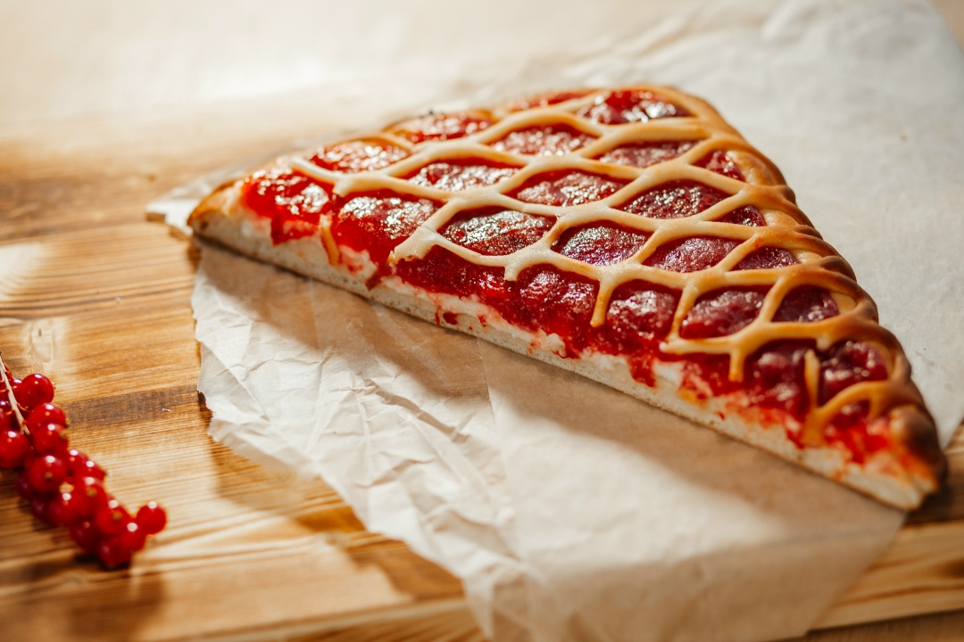 Пирог с творогом и малиной