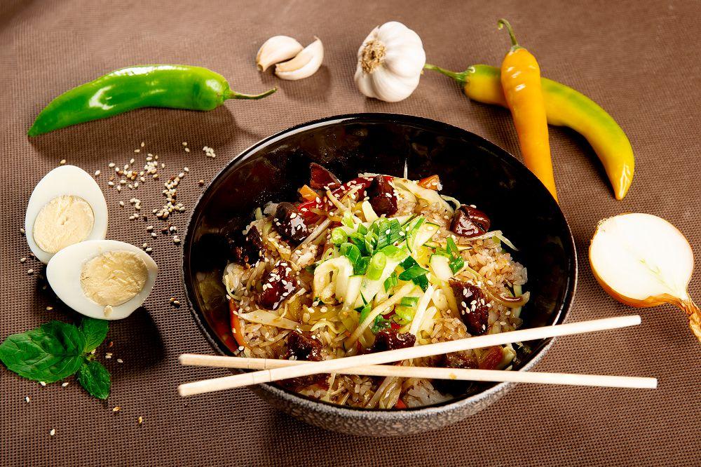 WOK «Рис с говядиной и яйцом»