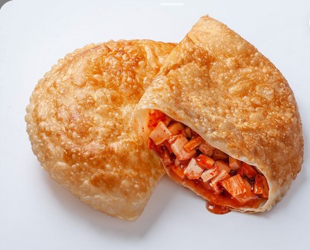 Чебурек с курочкой в сладком чили соусе