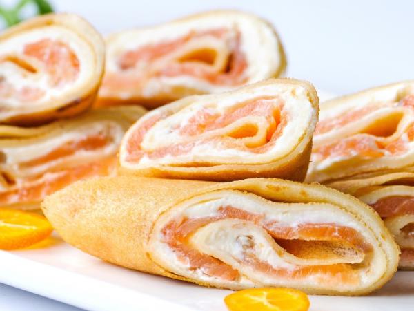 Блинчики с творожным сыром и семгой