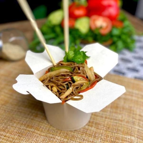 Wok-лапша гречневая с кальмаром
