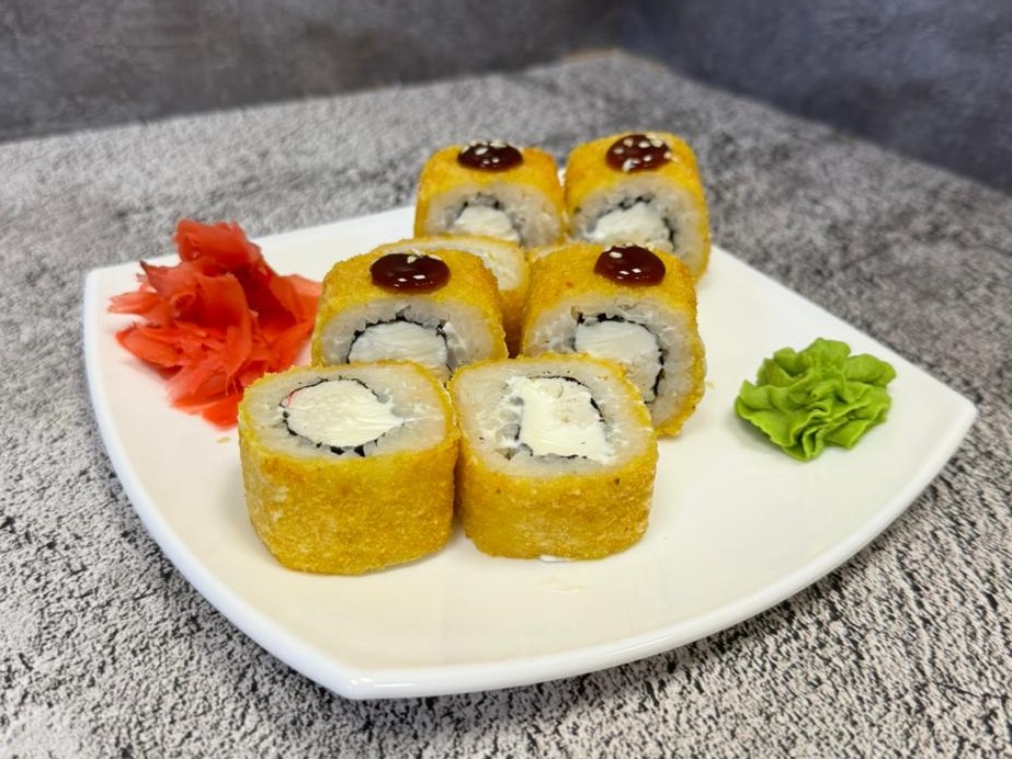 Жареный ролл с мясом снежного краба
