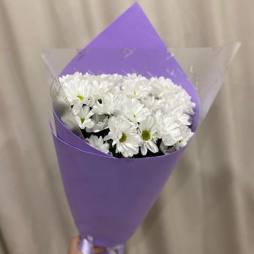 Букет из 5 ромашковых хризантем в упаковке из фоамирана(б1791)