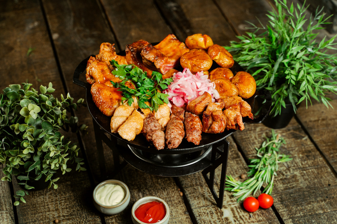 Мясное ассорти на мангале