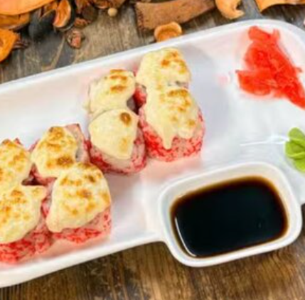 Ролл запеченный с лососем