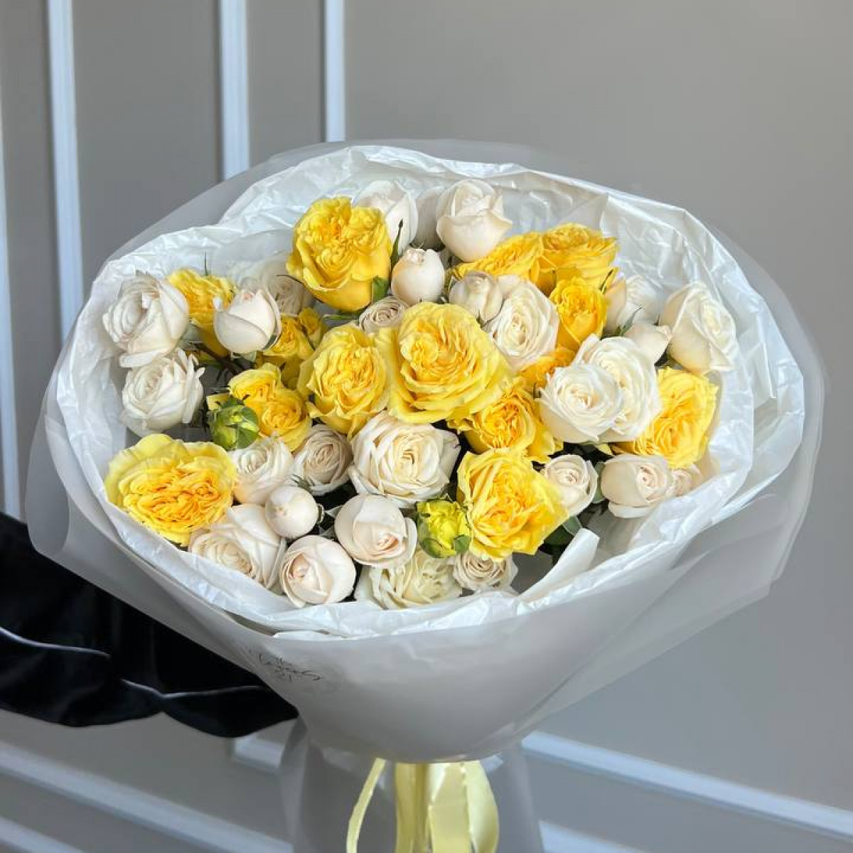 Моно букет из кустовых роз 41 (предзаказ)