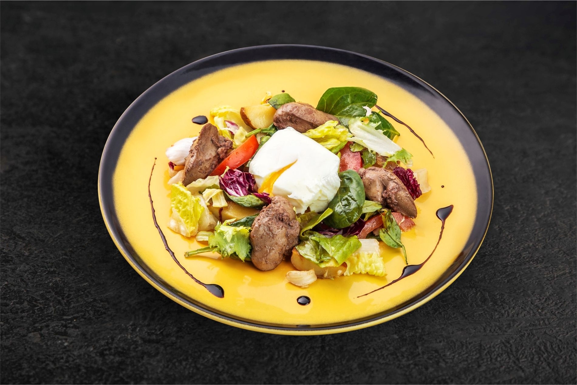 Теплый салат с куриной печенью