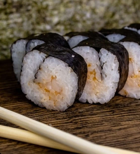 Ролл креветка в спайсе