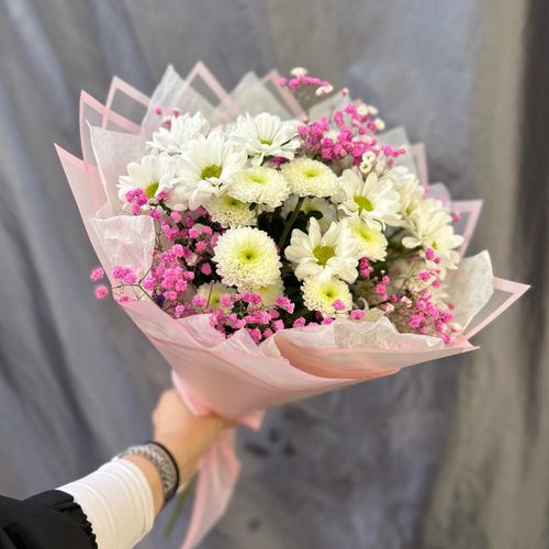 Букет из кустовых хризантем и гипсофилы (б1201)