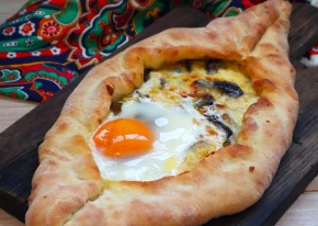 Хачапури по-аджарски с грибами