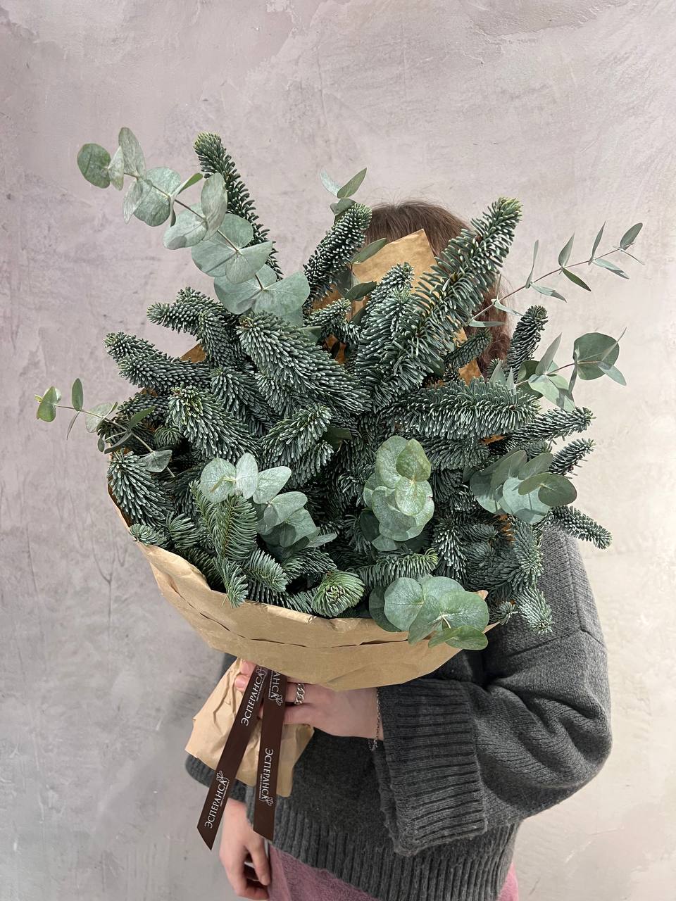 Ароматная хвойная охапка с веточками нобилиса и эвкалипта