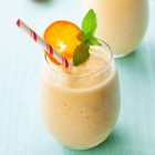 Молочный коктейль с соком апельсина