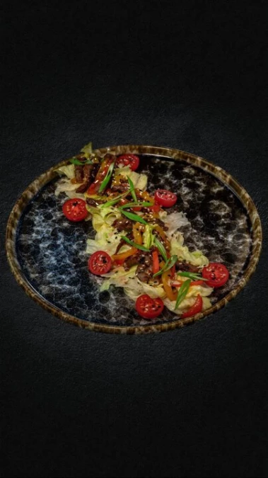 Теплый салат с телятиной