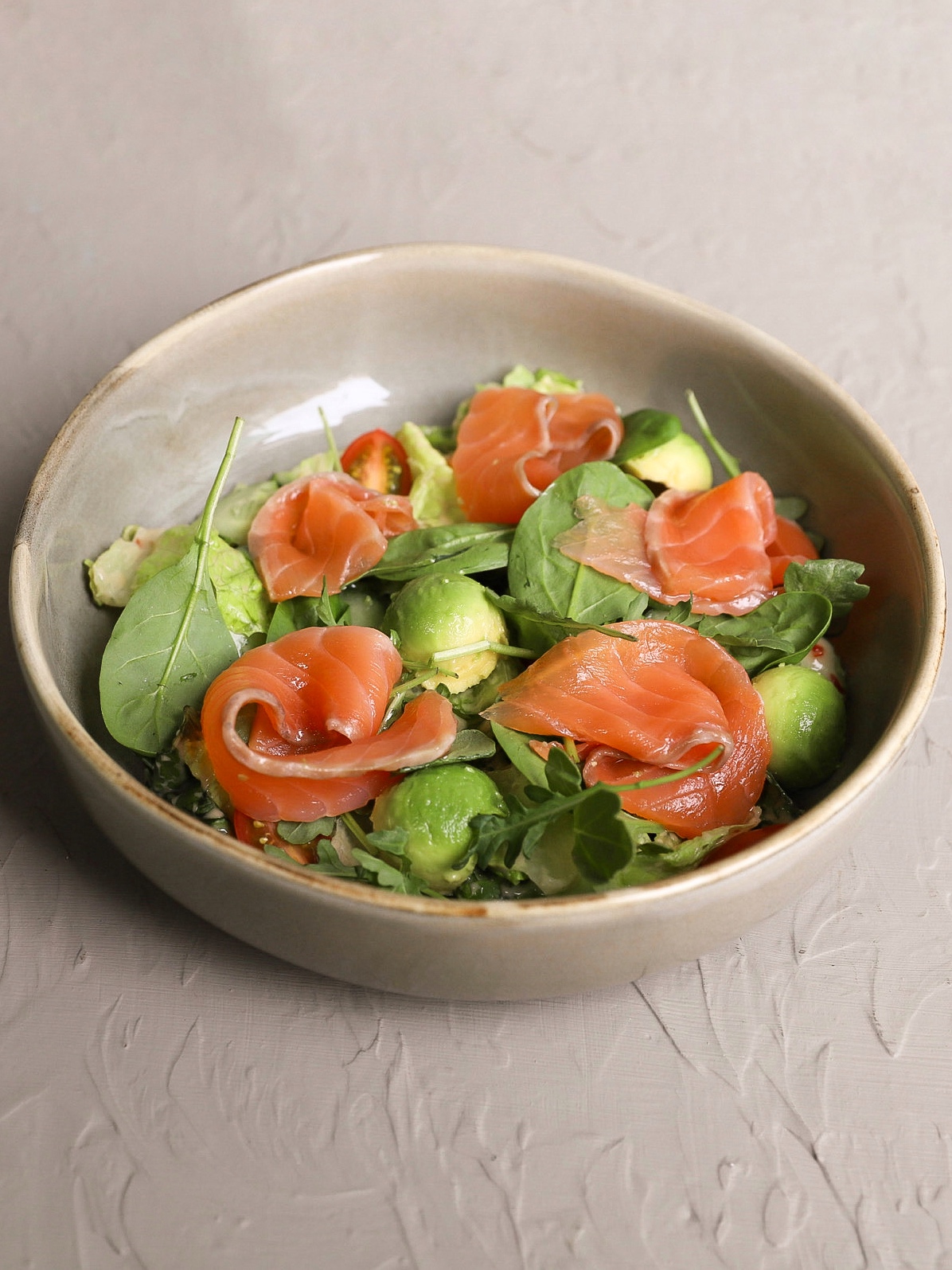 Салат со слабосоленым лососем