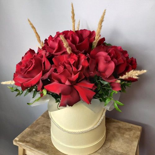 Композиция французских красных роз