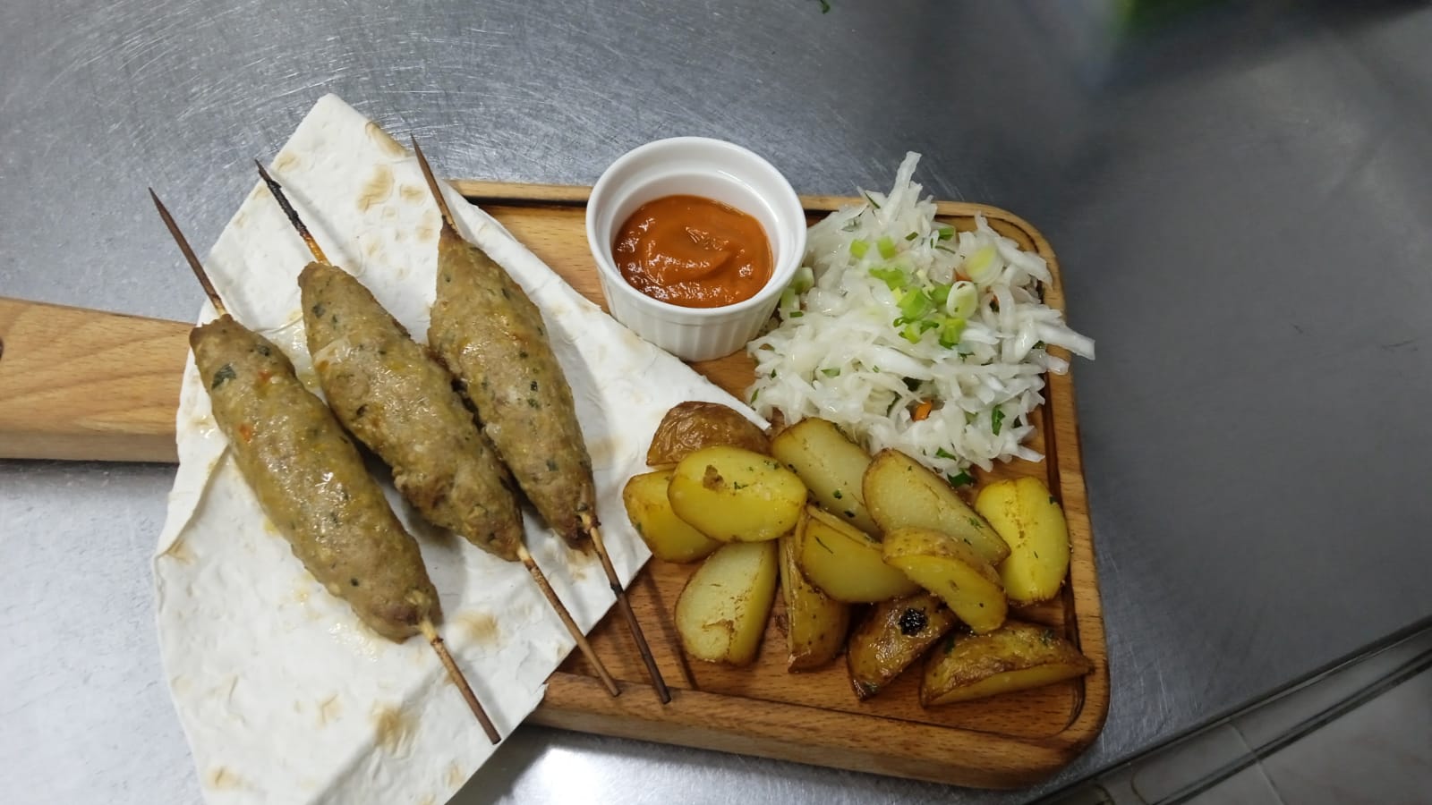 Люля-кебаб из телятины и свинины с молодым картофелем су-вид