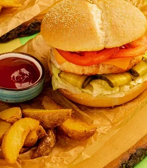 Биг Чикенбургер, картоф.по-деревенски, соус