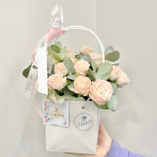 Композиция «Я люблю..» из премиальных кустовых роз