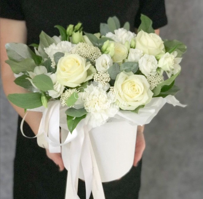 Композиция в коробке «Искренние чувства»