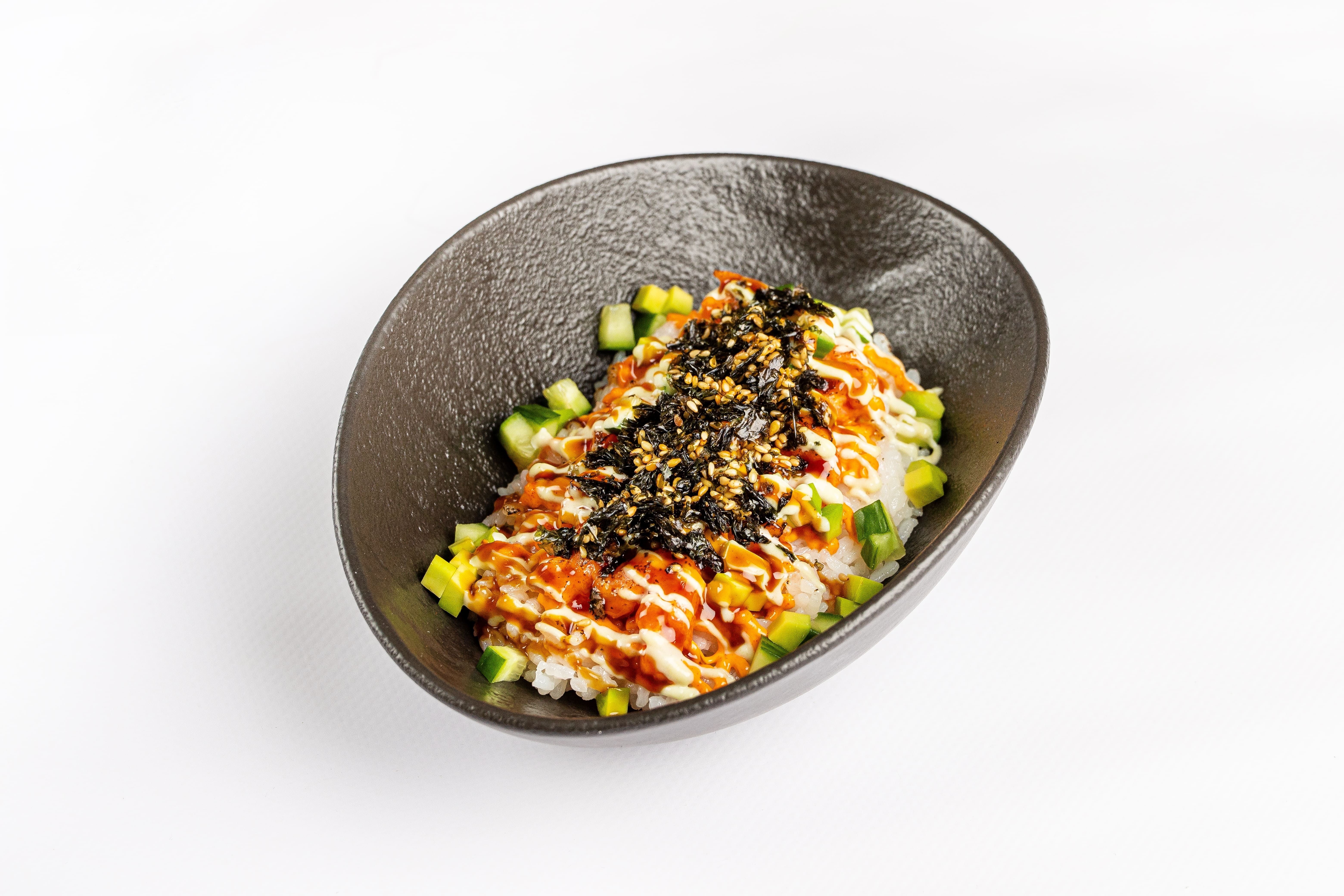 Суши-салат с лососевым соусом