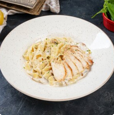 Фетучини с курицей и грибами