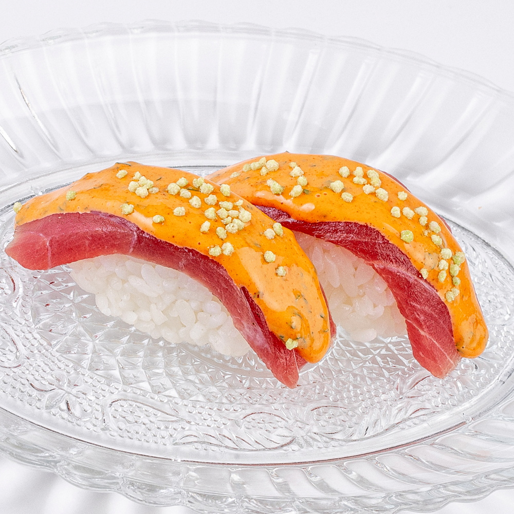 Суши с тунцом и соусом кимчи