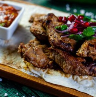 Шашлык из карбонада + хлеб + соус, чистое мясо без жира и без смягчающей химии