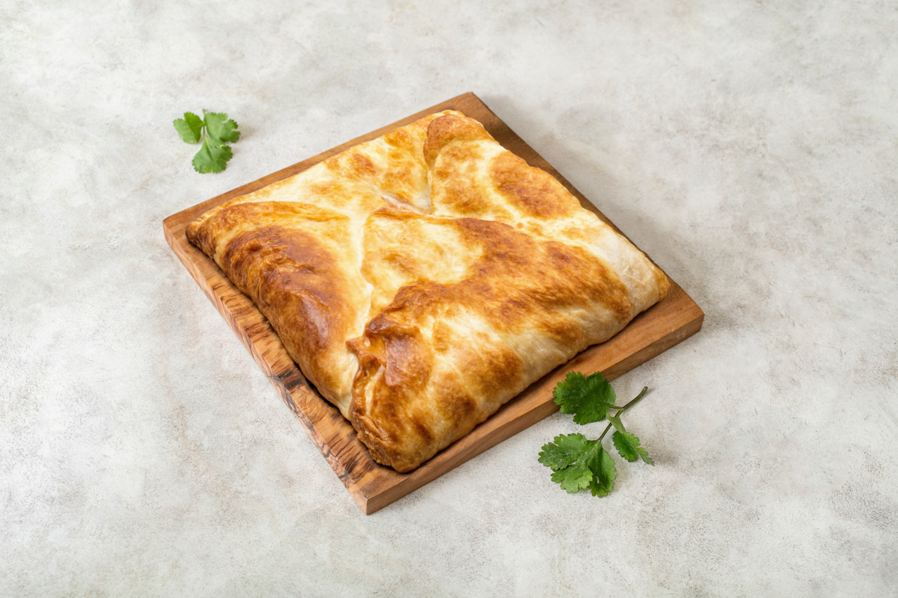 Хачапури с сыром сулугуни