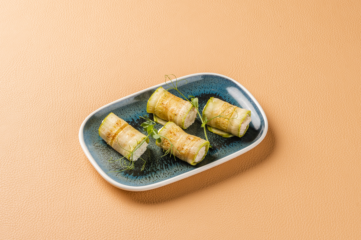 Рулетики цукини с муссом из копченой курицы