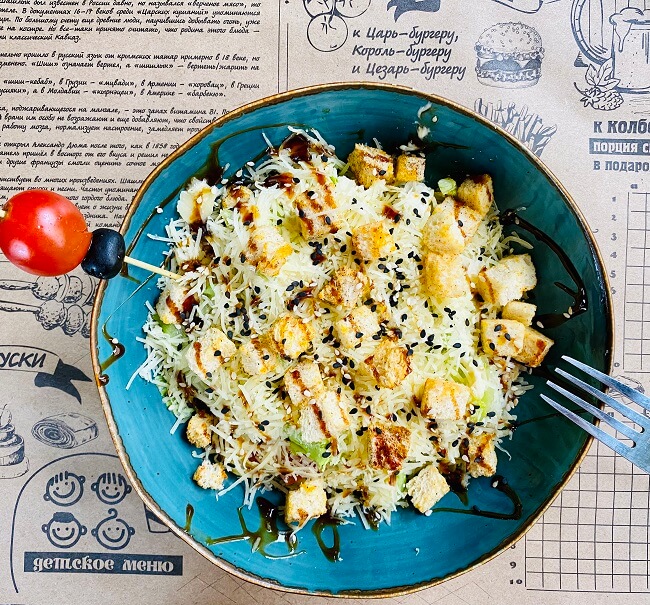 Салат с ветчиной и сыром