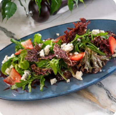 С печенью кролика, клубникой и голубым сыром