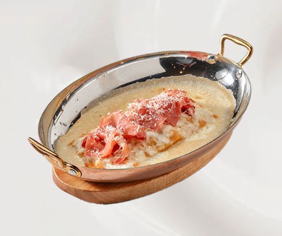 Лазанья с прошутто, шпинатом и моцареллой