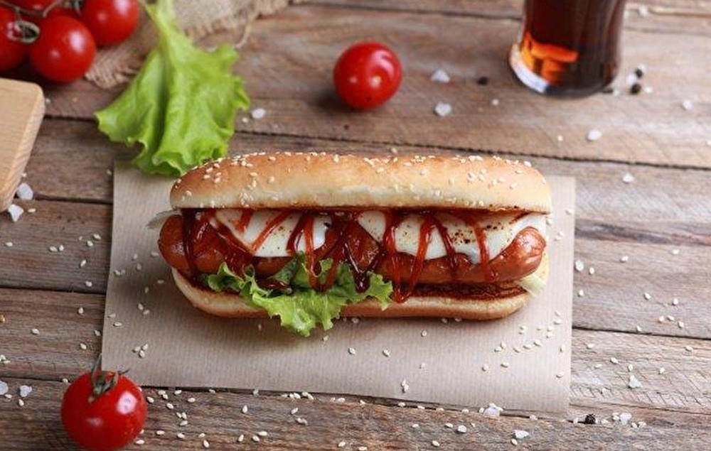 Хот-дог с сыром моцарелла