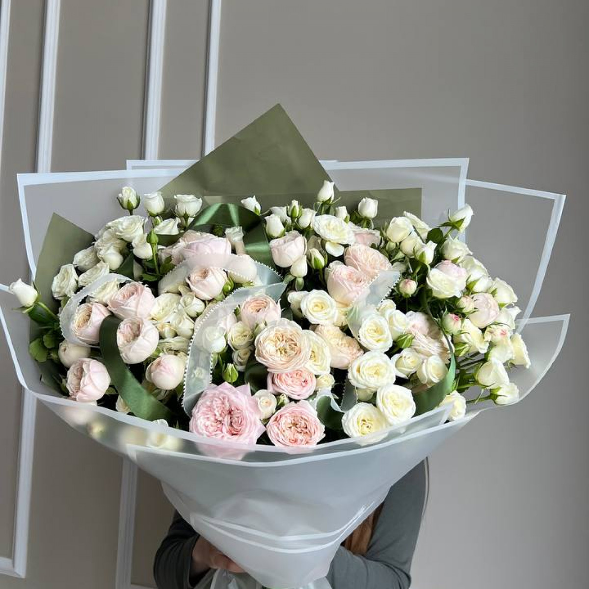 Моно букет из кустовых роз 73 (предзаказ)