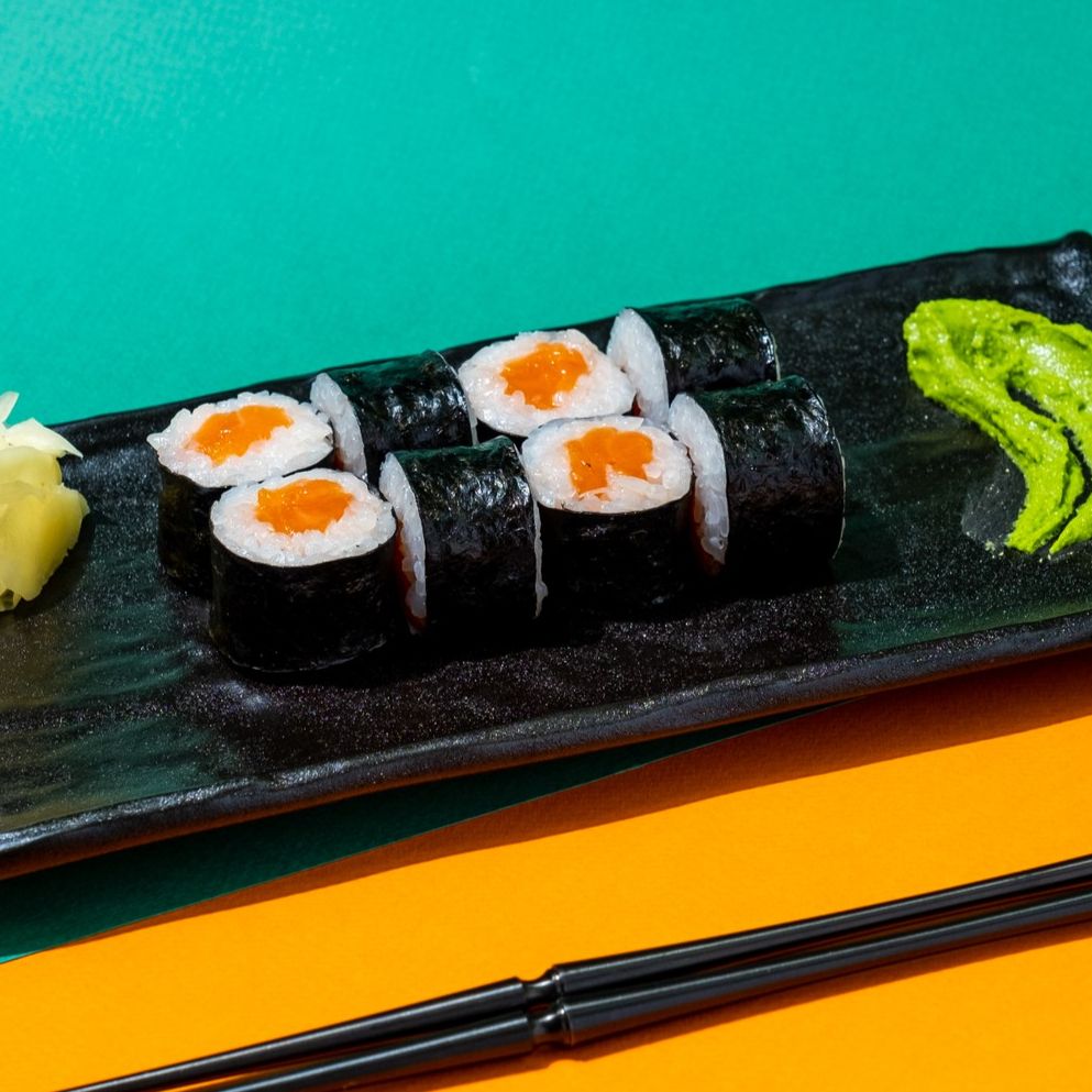 Маки с лососем