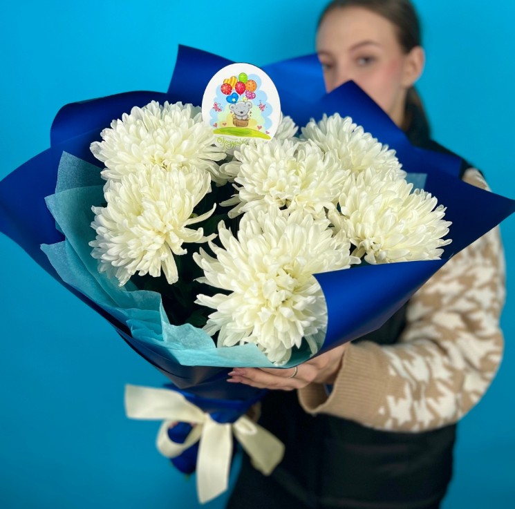Букет из 7 белых хризантем