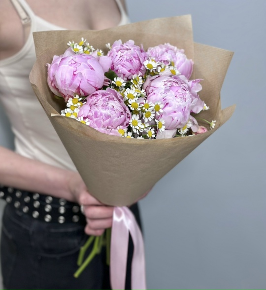 Пионы с ромашками