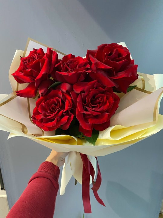 Букет из красных французских роз