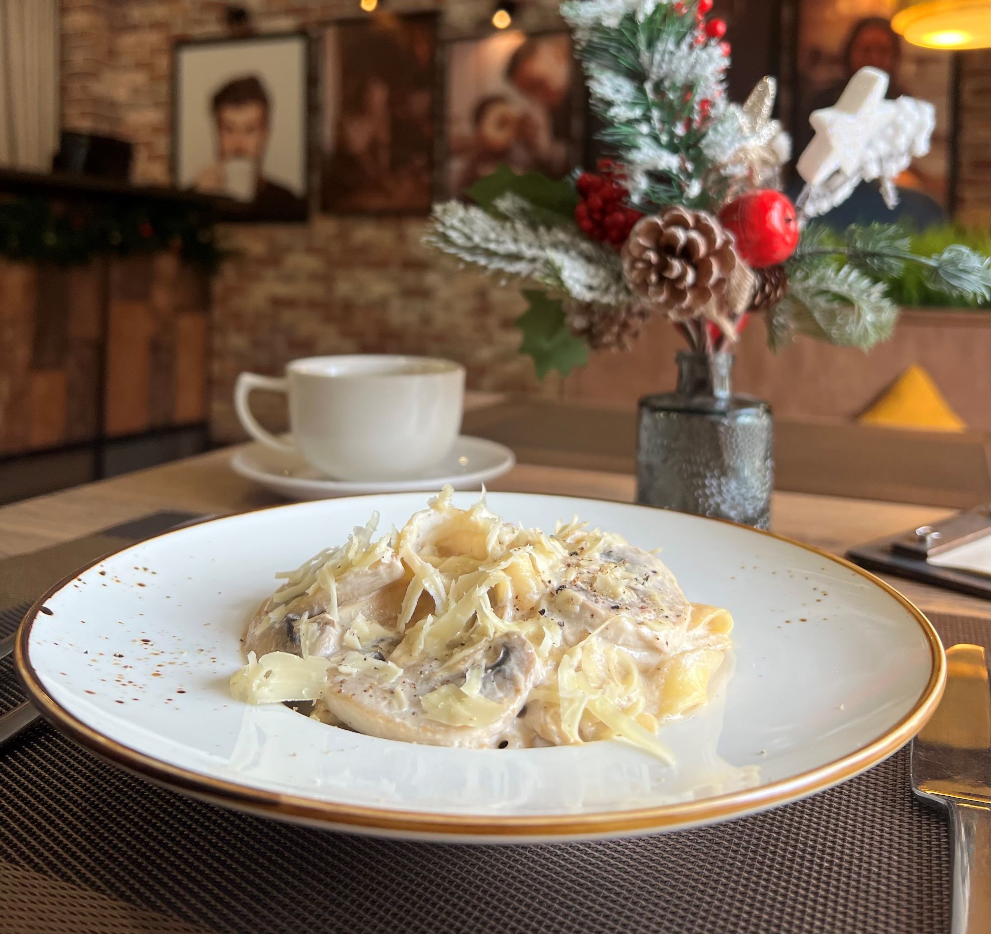 Паста с курицей и грибами
