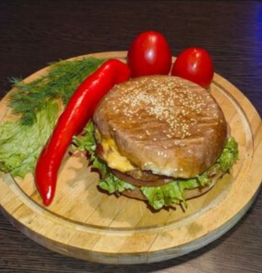 Бургер с двойной говяжьей котлетой